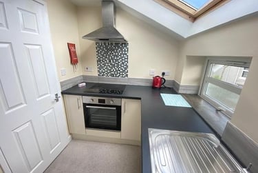 3 bed flat, Regent Street, St Judes, Plymouth, PL48BB - Image 2